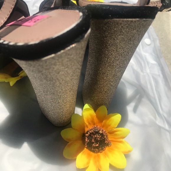 Betsey Johnson heels - Picture 4 of 5
